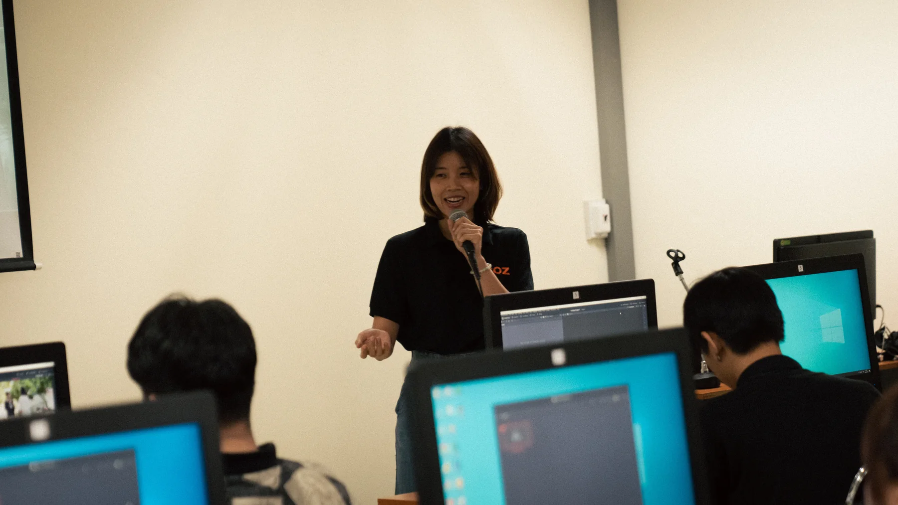 Nitchakarn teaching a DaVinci Resolve class