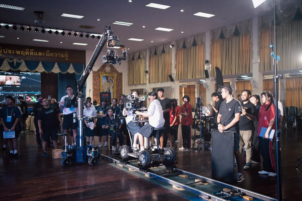 WOZ Creator Lab workshop with a camera crane and students